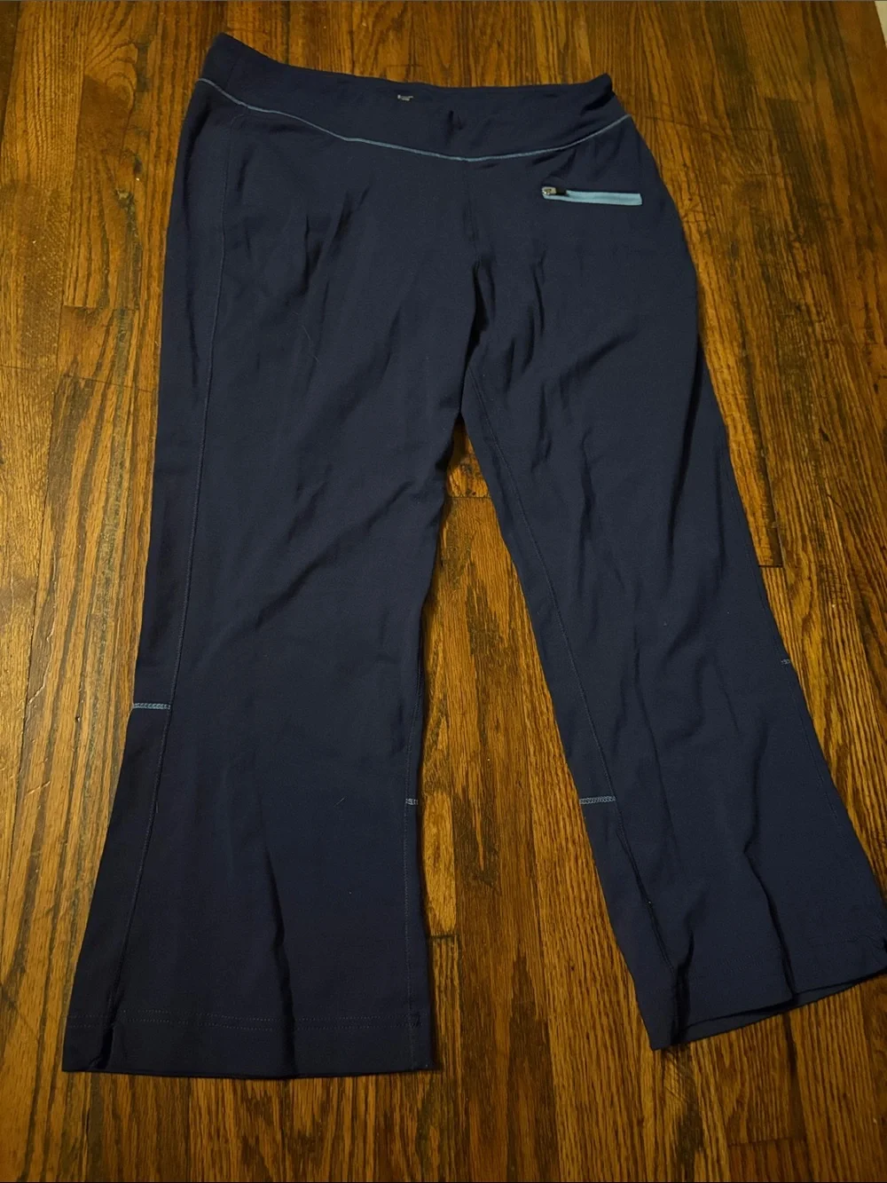 🎉ALO Yoga Navy Cropped Jogger Pants with Light Blue Zip